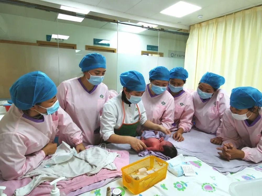 赤壁市妇婴监护型护送